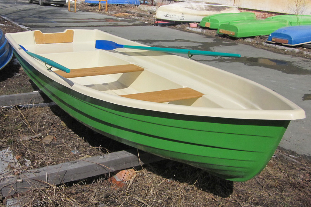 Пятиместная пластиковая лодка Тортилла-395