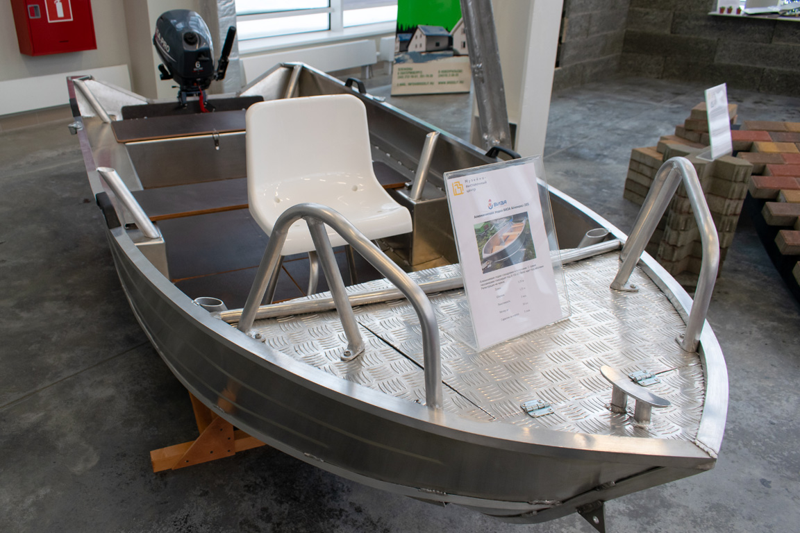 Алюминиевая лодка Алюмакс-355Р для комфортной рыбалки