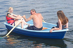 Пластиковая лодка "Тортилла-3" под вёслами