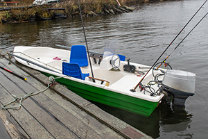Стеклопластиковая моторная лодка Легант-427 Консоль