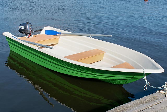 Стеклопластиковая моторная лодка ВИЗА Легант-425 под мотор 9.9 л.с. и вёсла