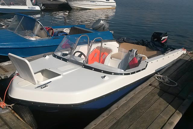 Моторная лодка с автомобильной посадкой Легант-430 Авто