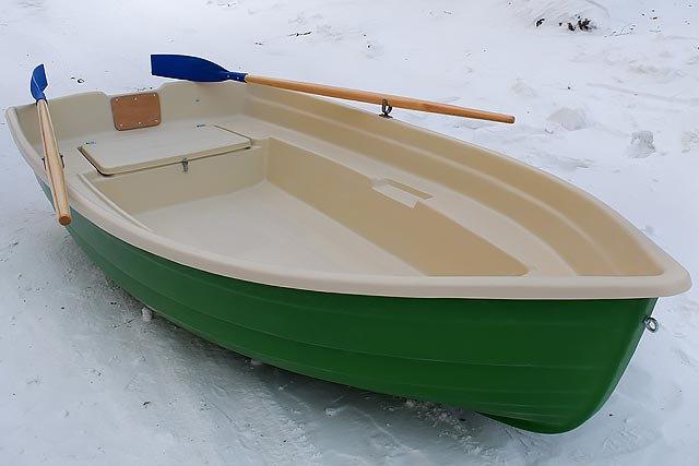Четырёхместная пластиковая лодка Тортилла-305 с Рундуком
