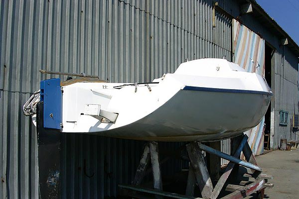 Яхта VIZA-650S, фото корпуса с кормы