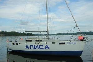 Яхта VIZA-1000, фото на стоянке