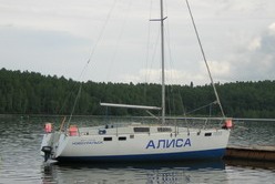 Яхта VIZA-1000, фото на стоянке